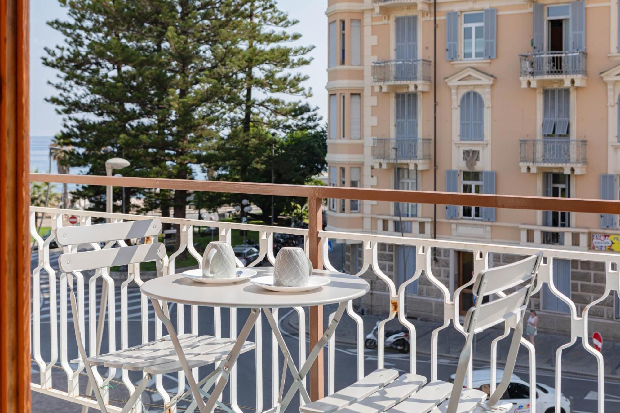 H11 Casa Tecla Centro-Mare Lägenhet Sanremo Exteriör bild