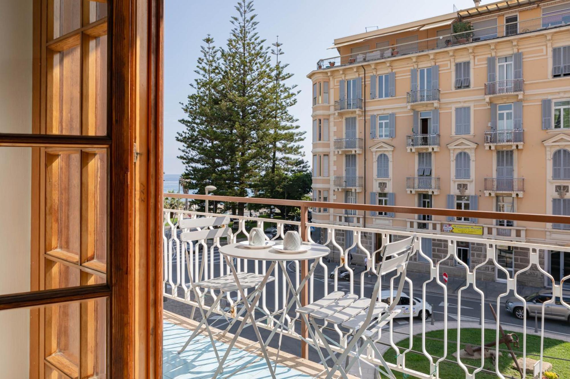 H11 Casa Tecla Centro-Mare Lägenhet Sanremo Exteriör bild